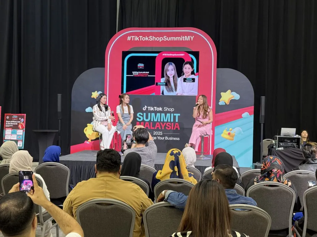 Guest speaker are sharing speech in the seller summit