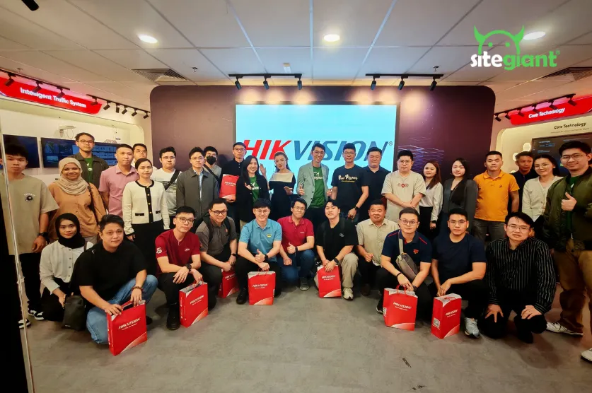 SiteGiant attend hikvision collaboration event group photo